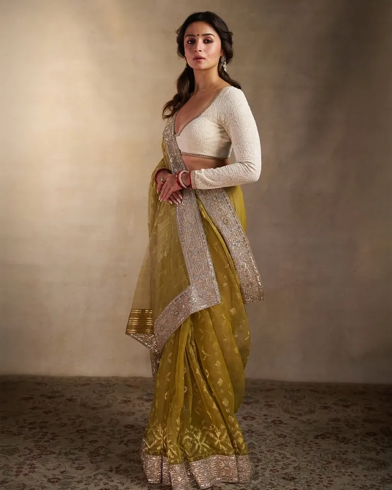 Alia special pic three