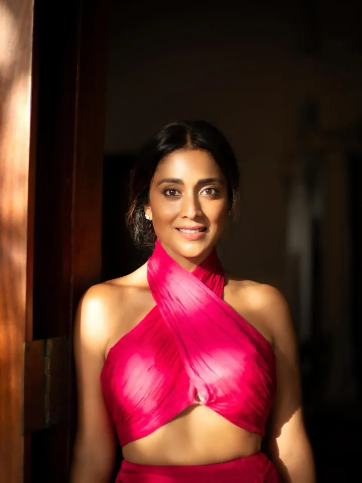 Shriya Saran in green pic five