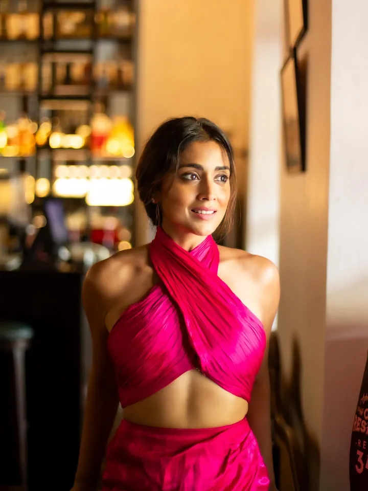 Shriya Saran in green pic four
