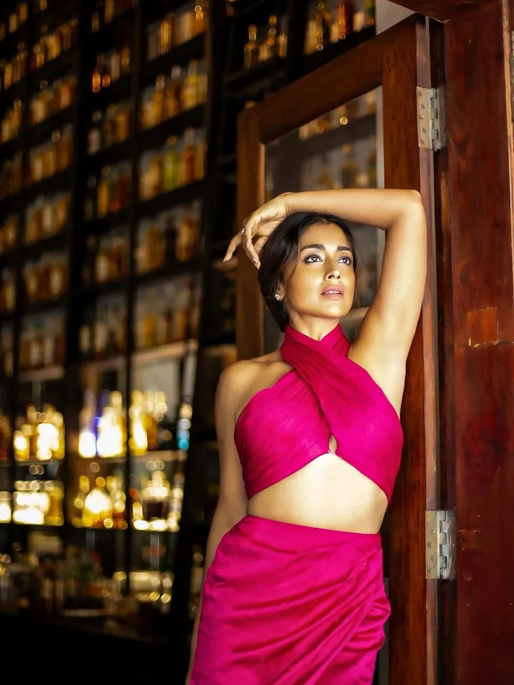 Shriya Saran in green pic six