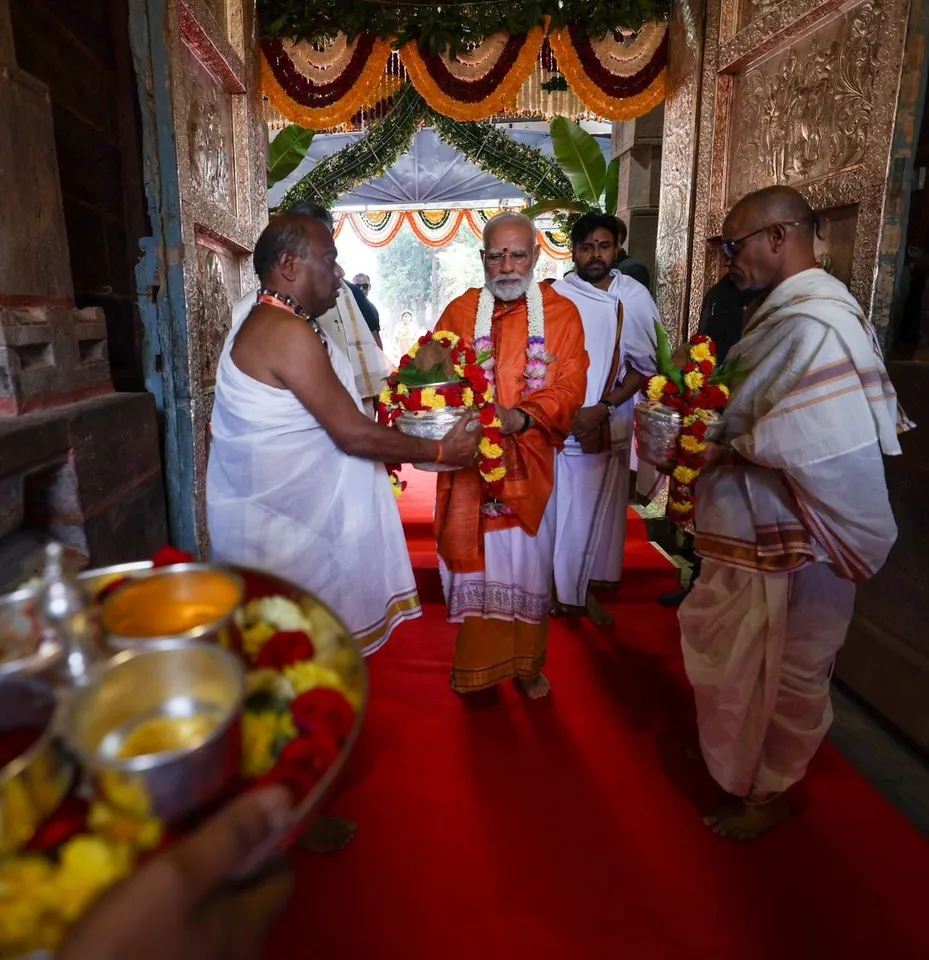 modi pic three
