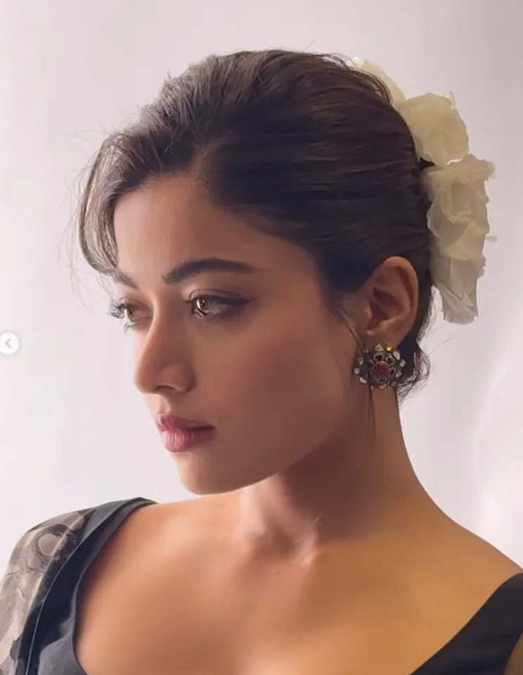 rashmika  in black pic six