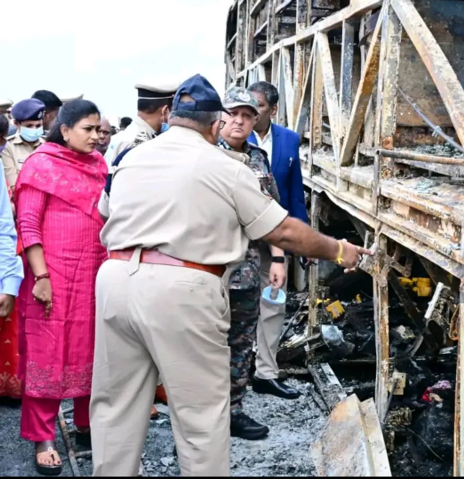 kurnool kaveri travels bus accident pic one