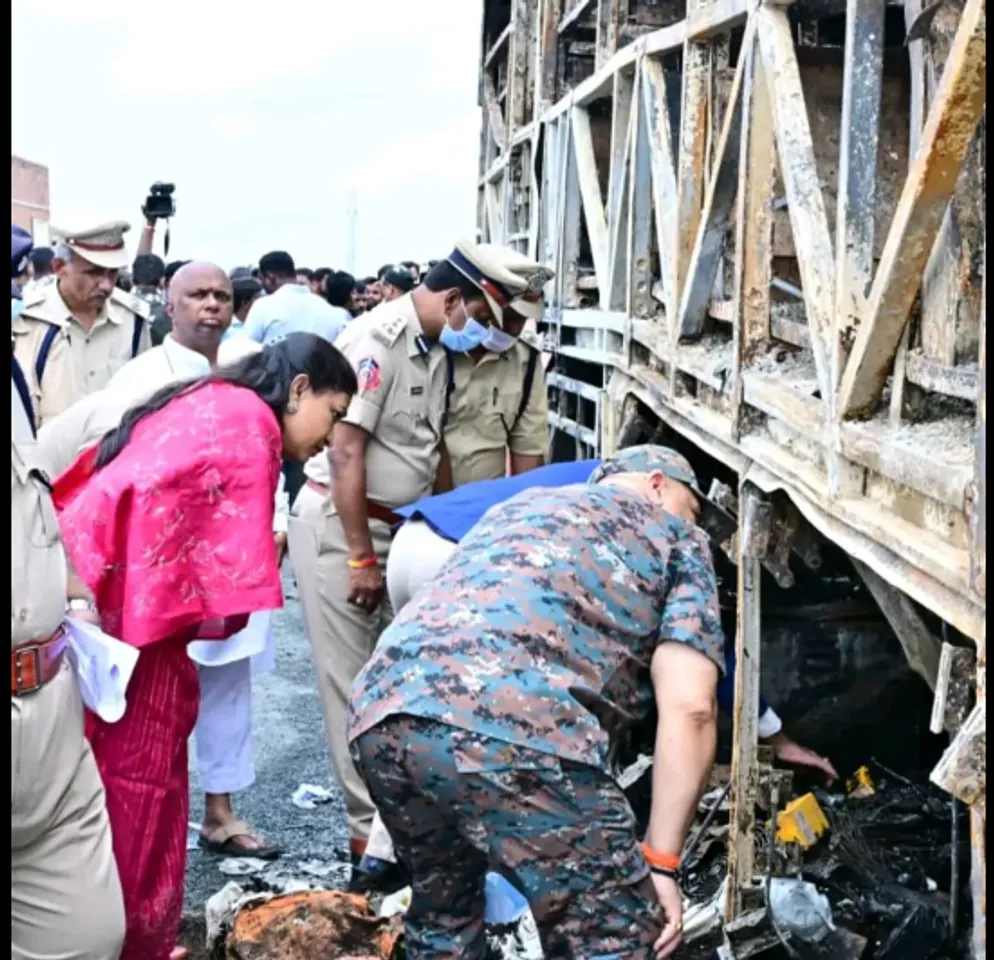 kurnool kaveri travels bus accident pic two