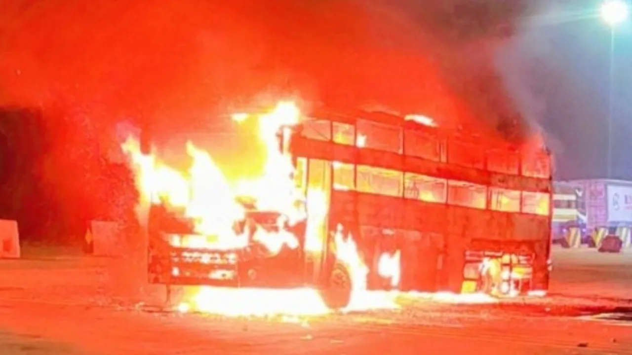 AC sleeper bus catches fire on Agra-Lucknow Expressway, passengers unharmed