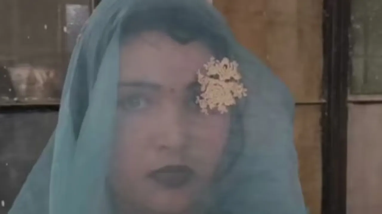 Woman Elopes with instagram lover, Left Husband and children in Uttar pradesh,