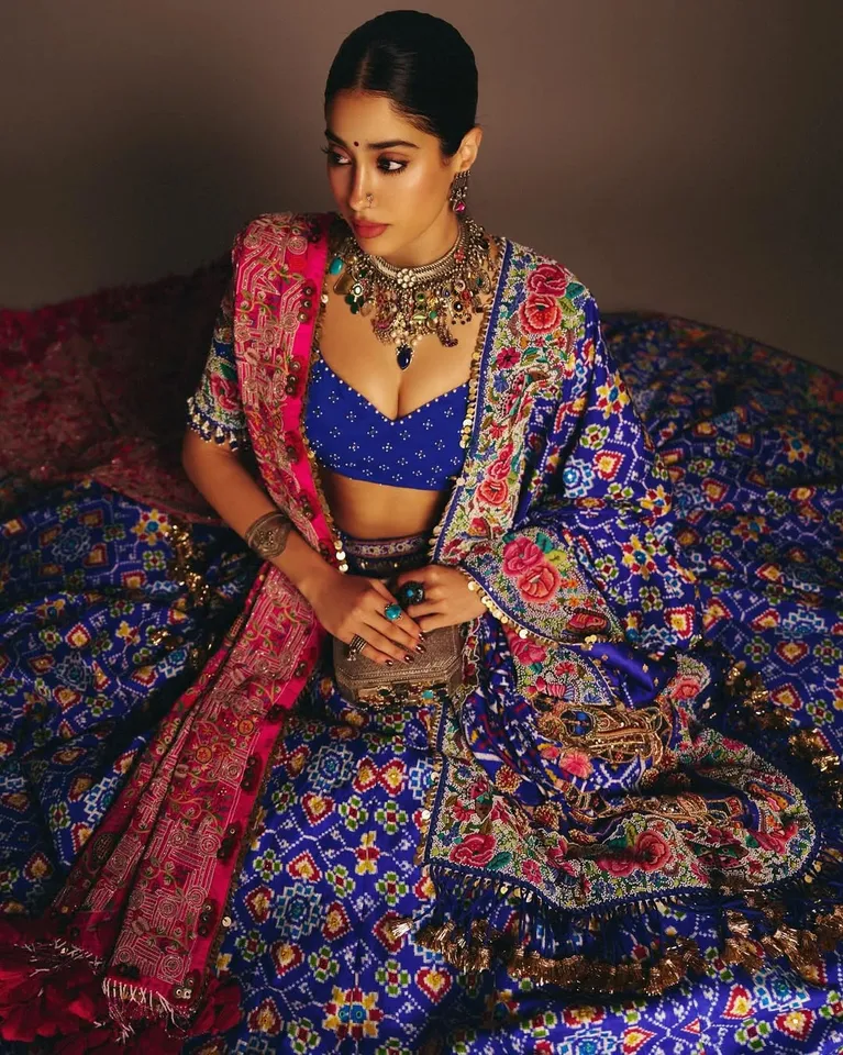 Janhvi Kapoor royal look pic four