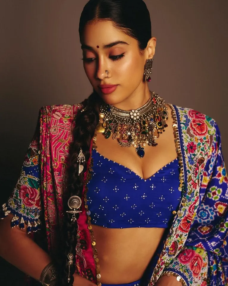 Janhvi Kapoor royal look pic three