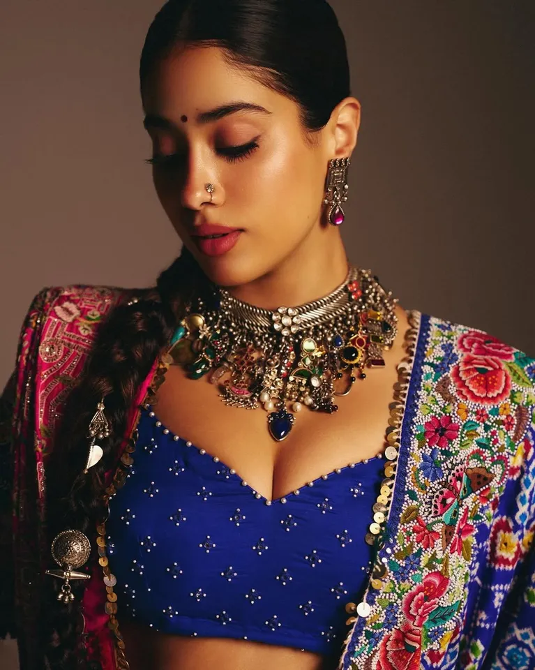 Janhvi Kapoor royal look pic two
