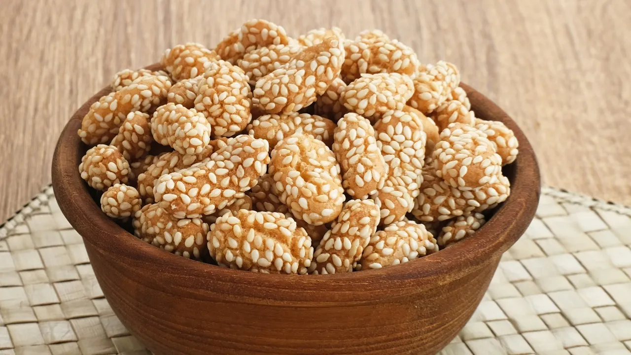 jaggery and white sesame seeds
