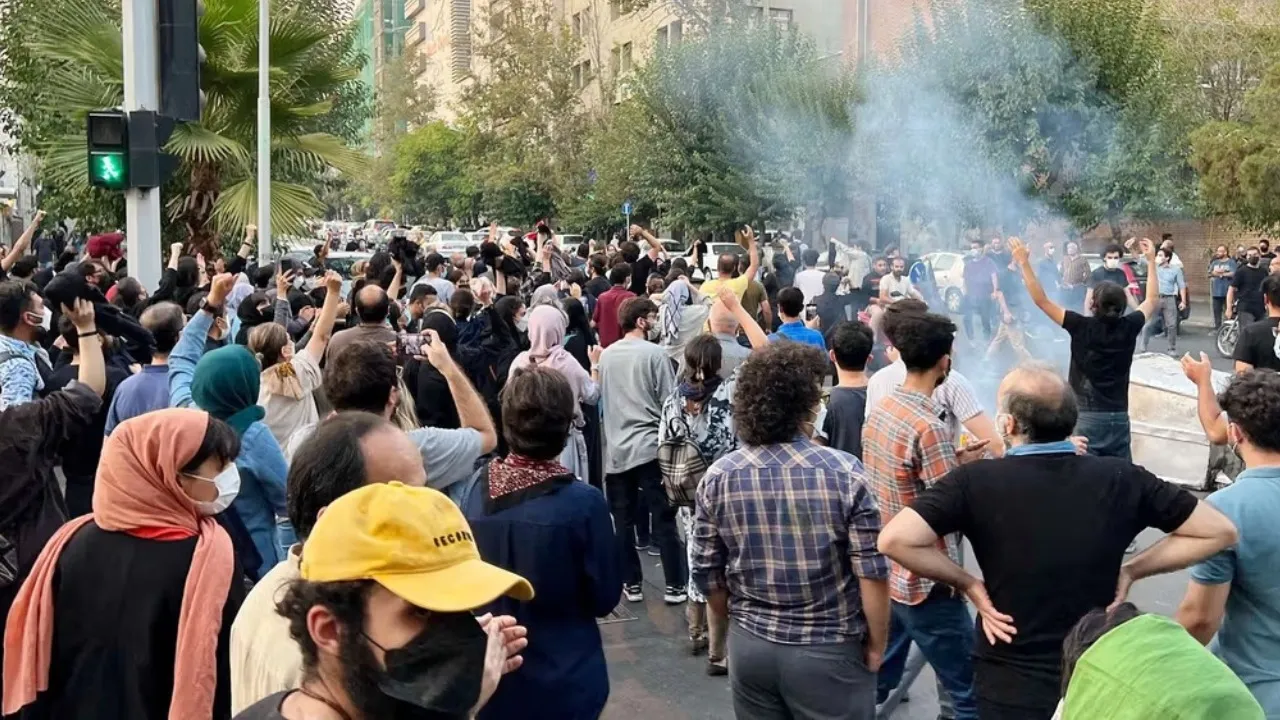 Iran protesters try to break into government building as unrest continues