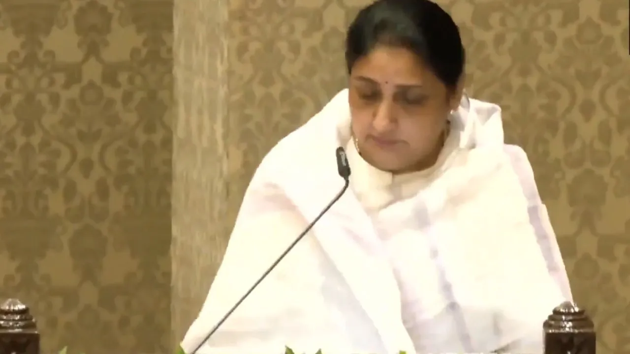 Sunetra pawar takes oath as deputy cm of maharashtra