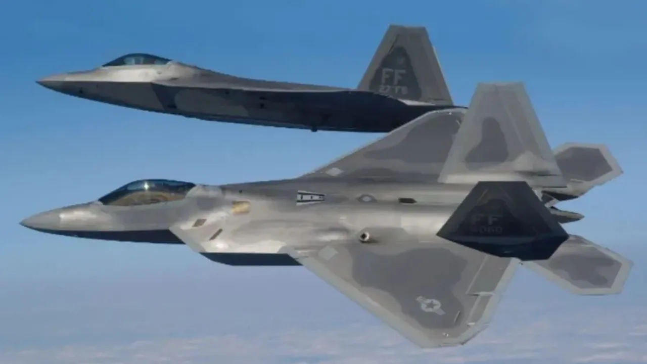 US F-22 fighter