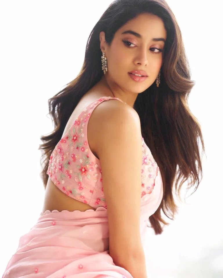 Janhvi Kapoor99