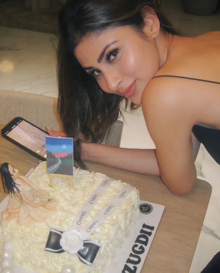 disha patani  Mouni Roy 7