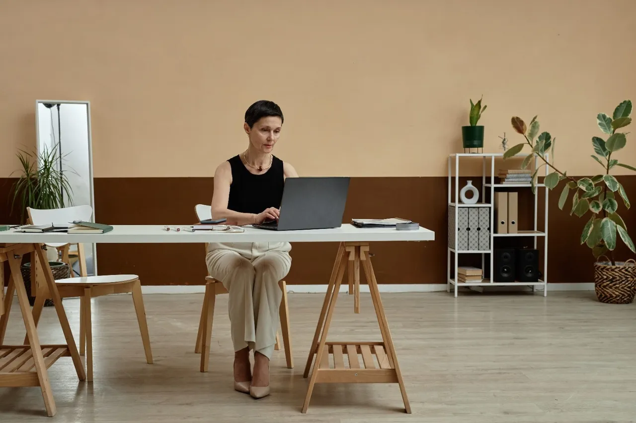 successful-adult-woman-using-computer-at-workplace-2024-07-03-19-48-05-utc (1)