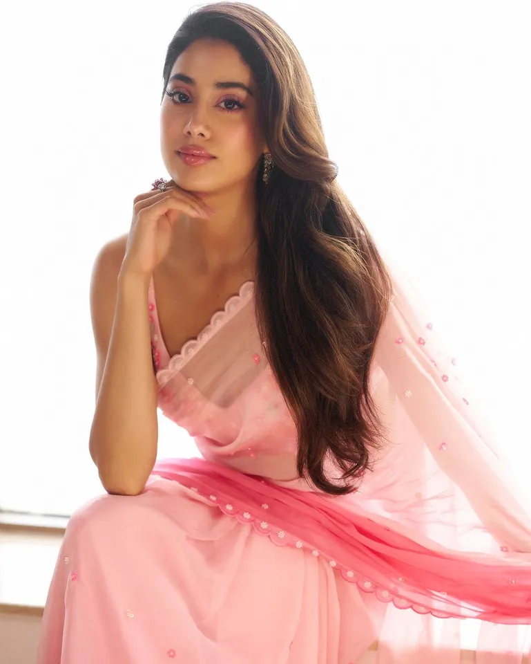 Janhvi Kapoor77