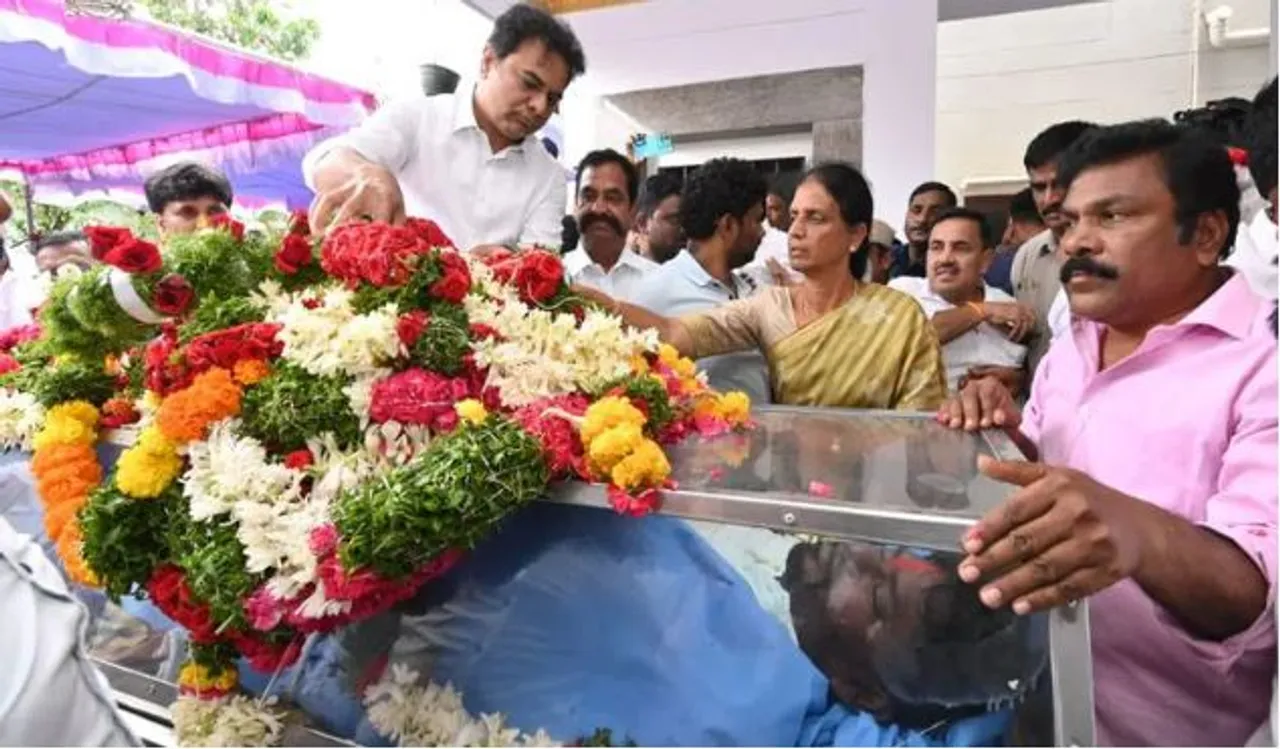 సాయిచంద్‌ భౌతికకాయానికి మంత్రి కేటీఆర్‌ నివాళులు