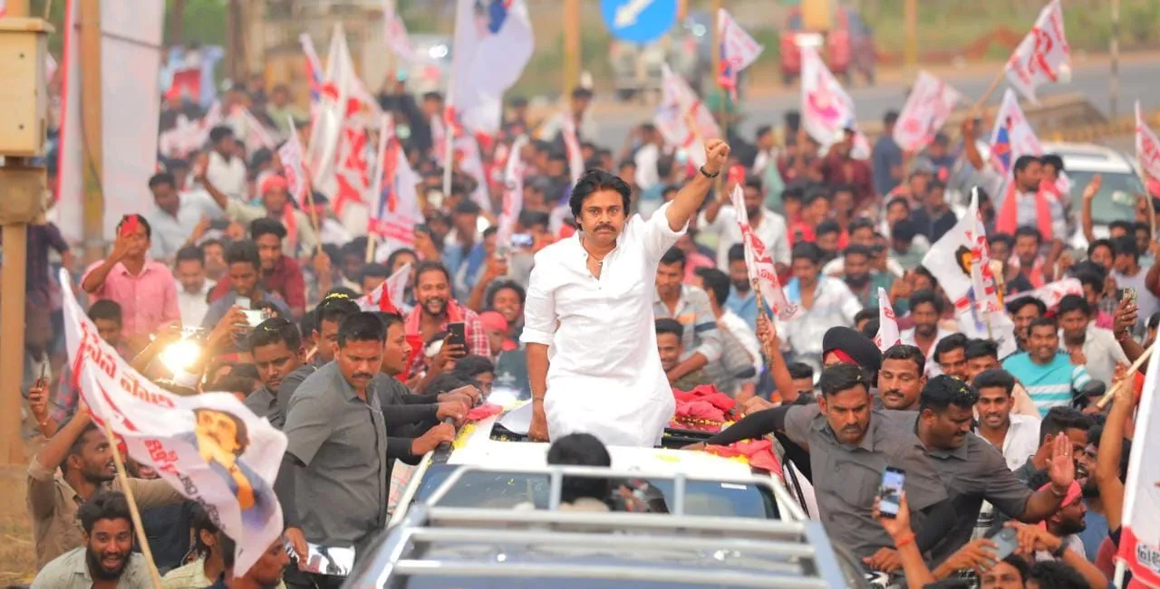 నా ఒంటిమీద చేయి పడిందో...ఒక్కొక్కడిని లాక్కొచ్చి మరీ కొడతా: పవన్ కళ్యాణ్ వార్నింగ్..!!