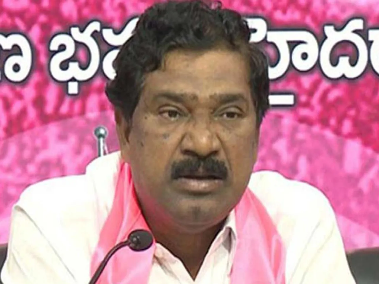 సర్పంచ్ నవ్య లైంగిక వేధింపుల ఆరోప‌ణల్లో కీలకమైన ఫోన్ రికార్డులు
