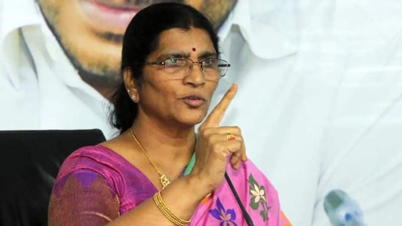 టీడీపీని జూ.ఎన్టీఆర్‌, కల్యాణ్‌రామ్‌కు ఇవ్వాలి: లక్ష్మీపార్వతి