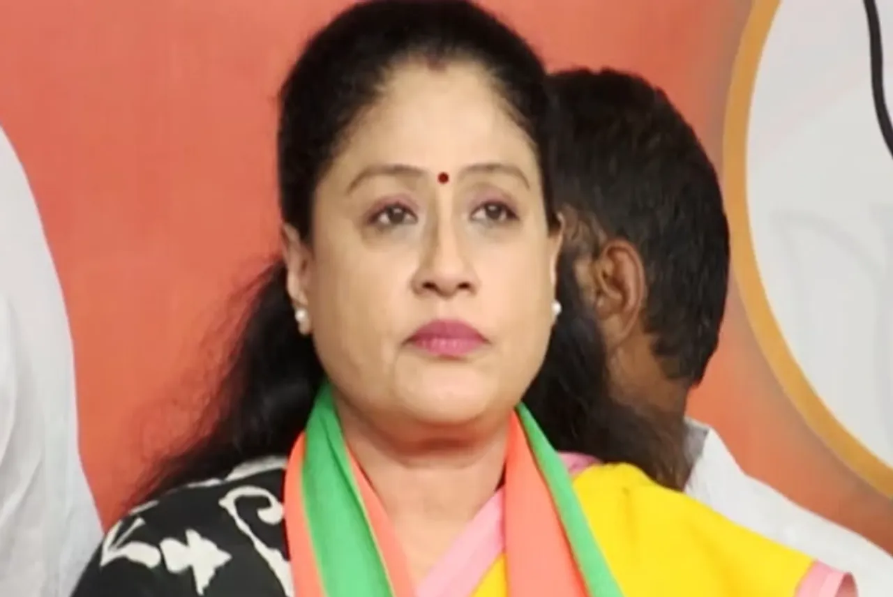 సర్వే సెగలు.. కాంగ్రెస్ కు విజయశాంతి కౌంటర్