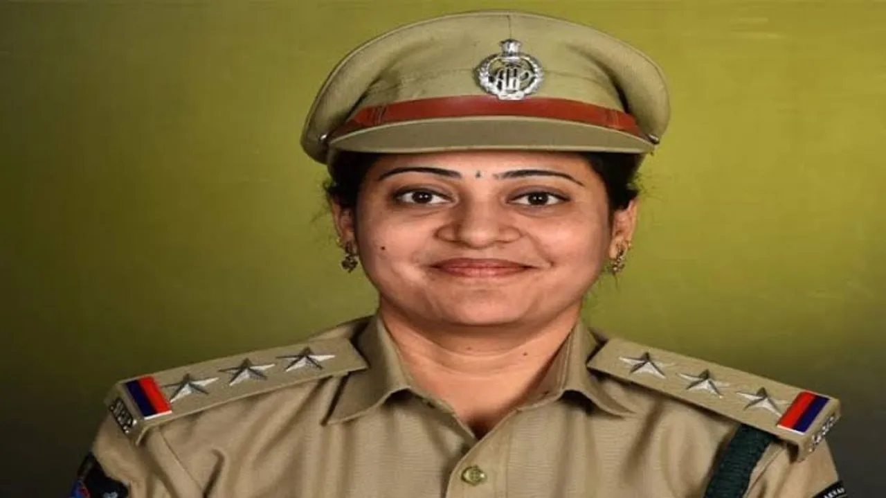 విశాఖలో వెలుగు చూసిన సీఐ స్వర్ణలత దందా