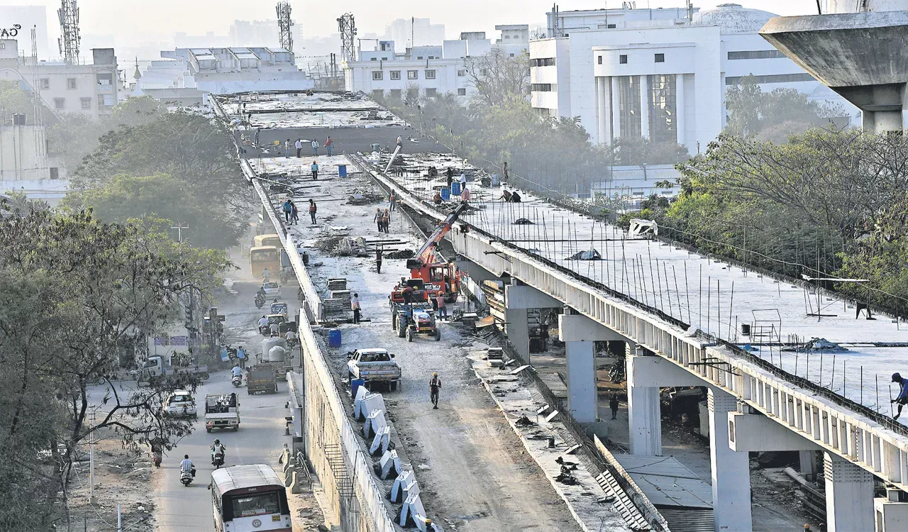 ఆర్టీసీ క్రాస్ రోడ్‌లో ట్రాఫిక్ కష్టాలకు బ్రేక్‌.. వచ్చే నెల స్టీల్ బ్రిడ్జ్‌ ప్రారంభం