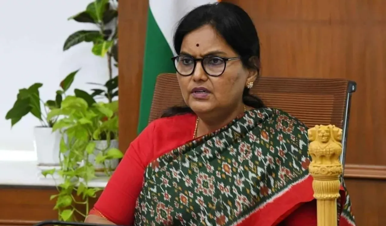 వరద ముంపులో ములుగు..ప్రత్యేక హెలికాప్టర్‌తో సహాయక చర్యలు