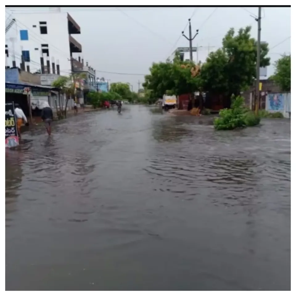 Rains: చిత్తడిగా మారిన ఉమ్మడి కరీంనగర్ జిల్లా