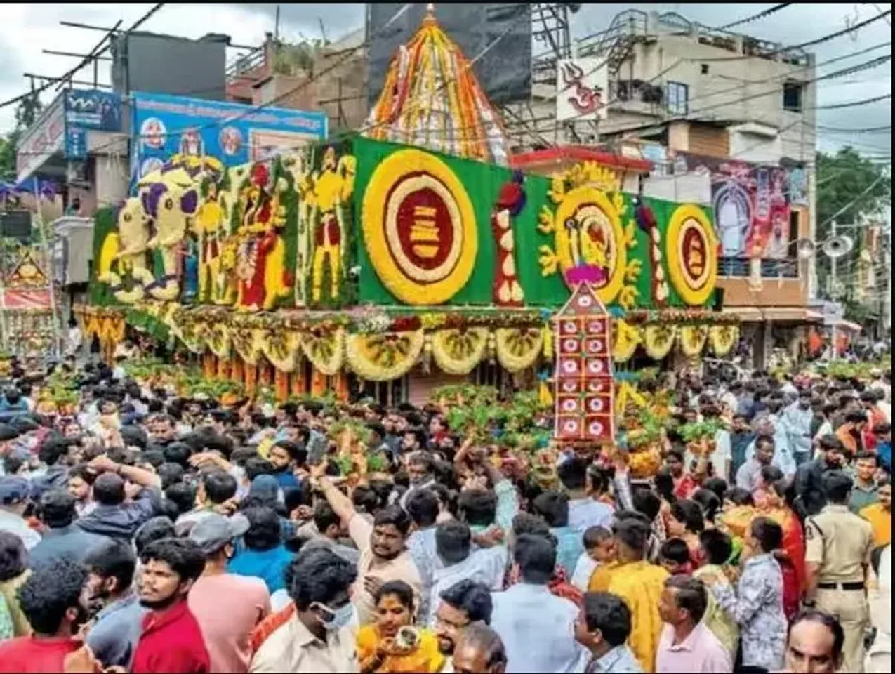 ఘనంగా పాతబస్తీ బోనాలు..కట్టుదిట్టమైన భద్రత ఏర్పాటు
