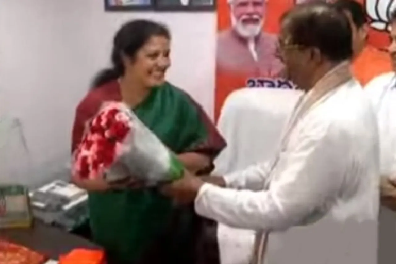 ఏపీ బీజేపీ అధ్యక్షురాలిగా బాధ్యతలను స్వీకరించిన పురందేశ్వరి..రోడ్ల పరిస్థితి దారుణం