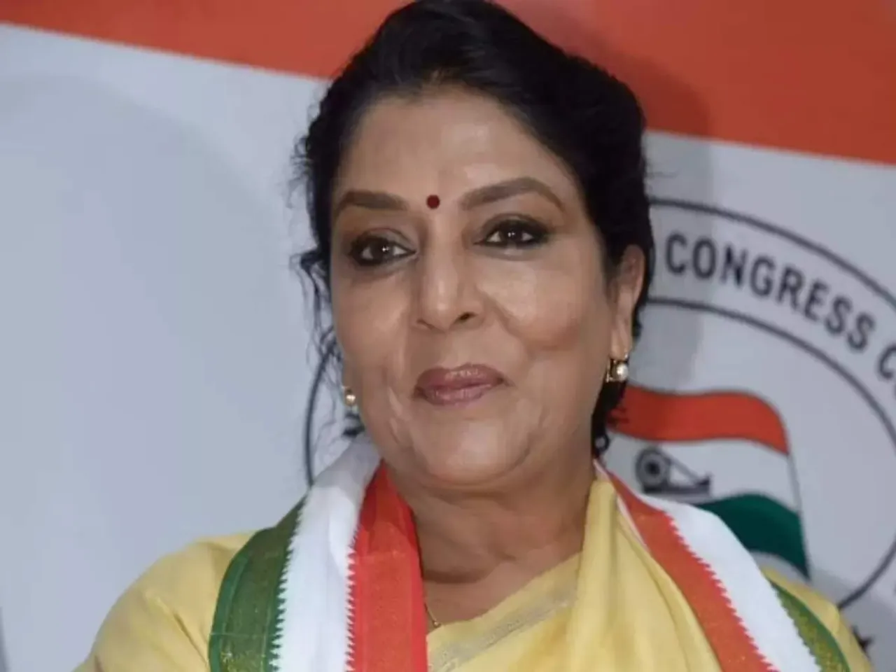బారికేడ్లు తోసి... బీఆర్​ఎస్​కు వార్నింగ్