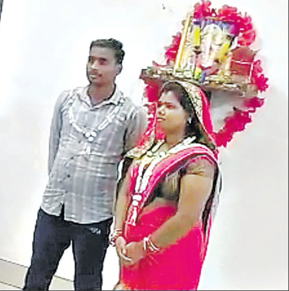 తన భార్యకు ఆమె ప్రేమించిన వ్యక్తితో పెళ్లిచేసిన భర్త...!