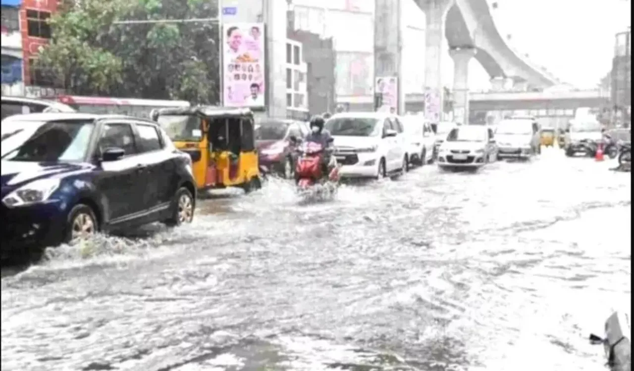 తెలంగాణలో దంచికొడుతున్న వాన..పొంగిపొర్లుతున్న వాగులు..!!