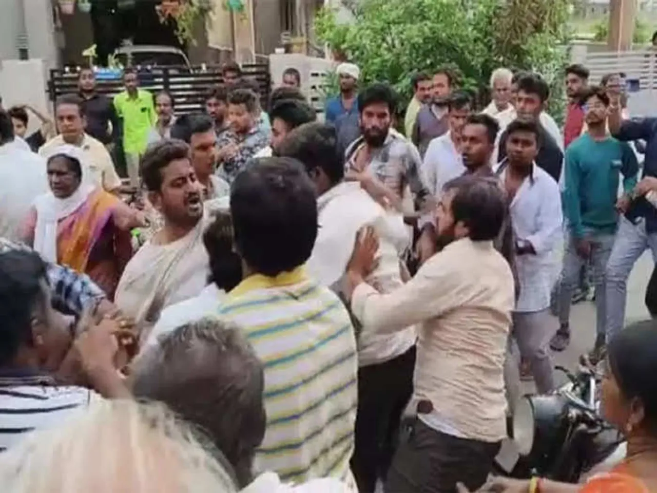 నరసరావుపేటలో టెన్షన్ టెన్షన్.. 144 సెక్షన్ విధింపు