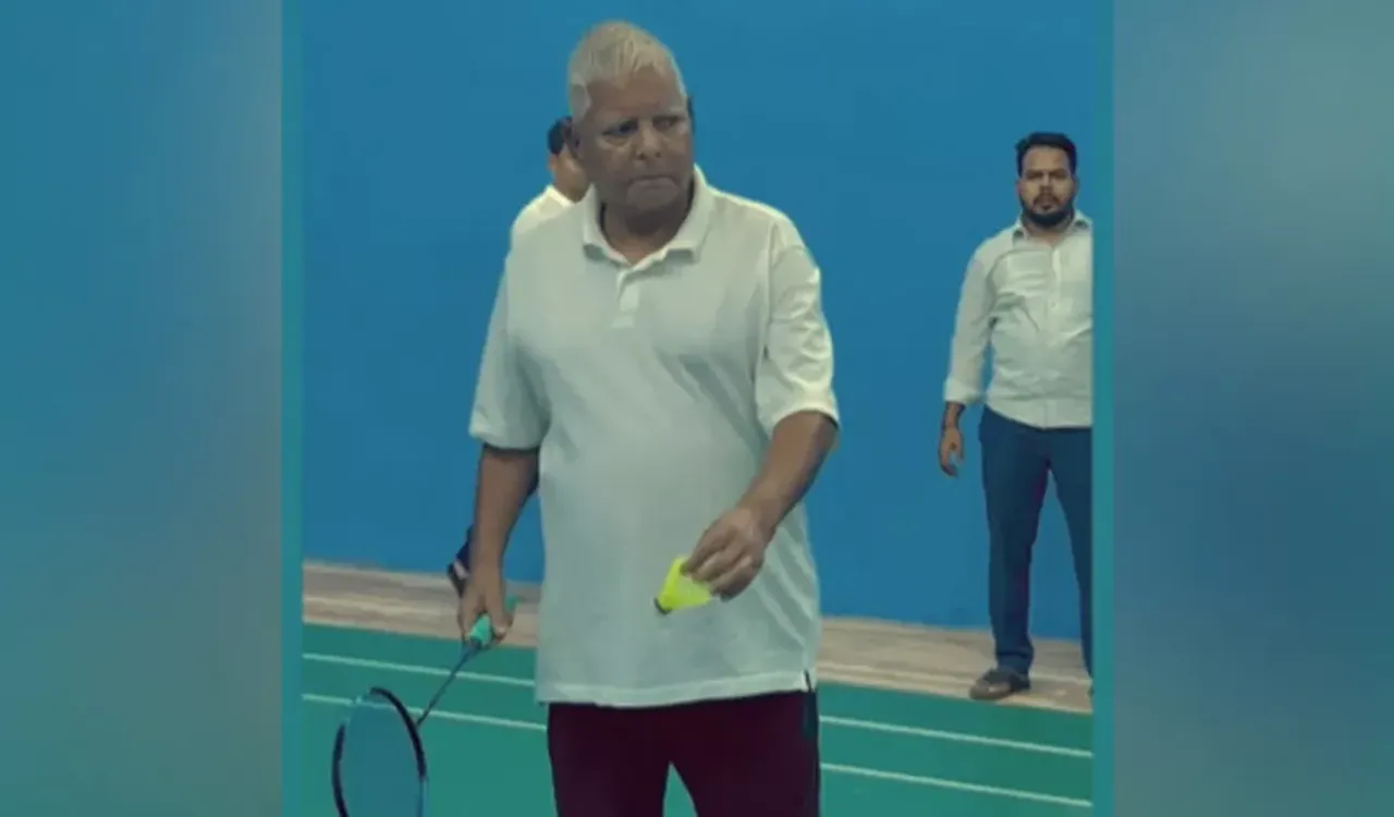 బ్యాడ్మింటన్ ఆడిన లాలూ.... వీడియో వైరల్....!