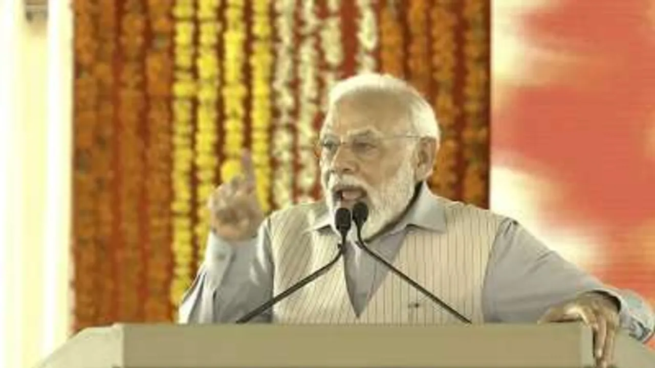 'కుటుంబవాద వలయంలో తెలంగాణ'.. కేసీఆర్‎ను ఉతికారేసిన మోడీ..!!