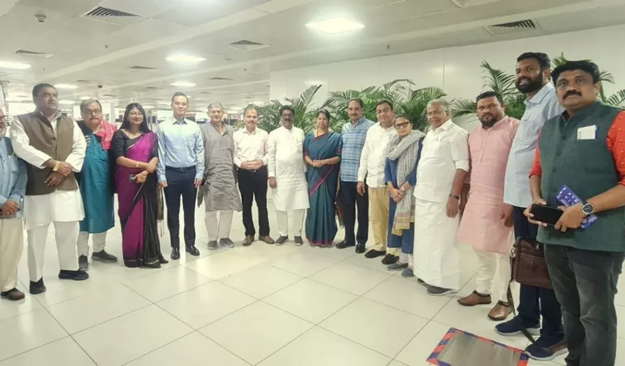మణిపూర్ చేరుకున్న ఇండియా కూటమి బృందం.... !