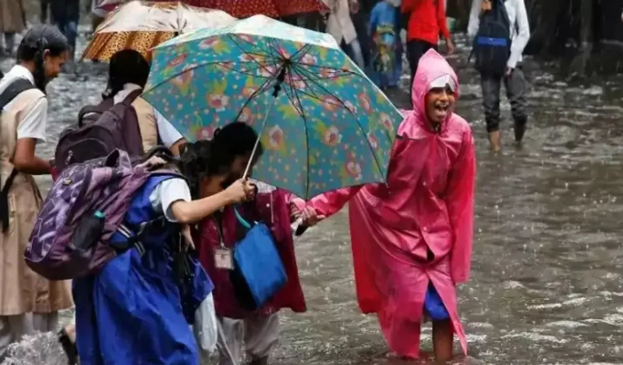Telangana Rains: ఇంత లేట్‌గా చెబితే ఎలా సర్‌..? ఆలస్యంగా సెలవుల ప్రకటనపై తల్లిదండ్రుల అసంతృప్తి..!