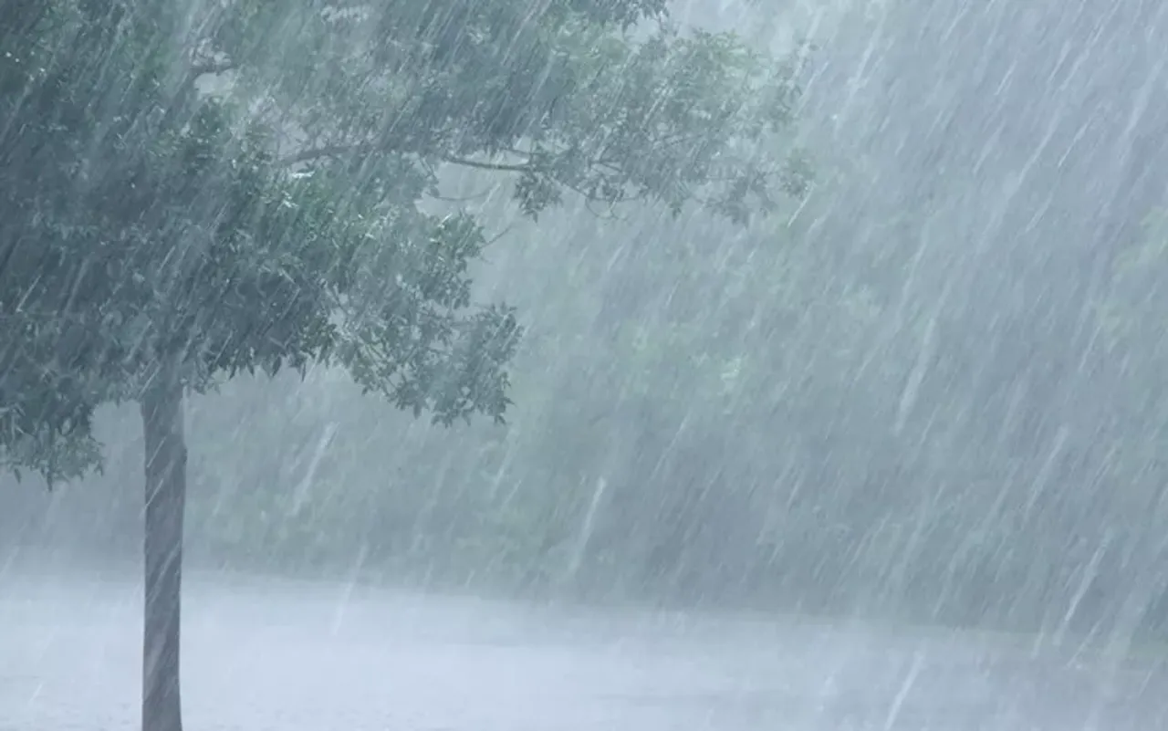 Rain Alert: హైదరాబాద్‎కు ముసురు..దంచికొడుతున్న వాన.!!