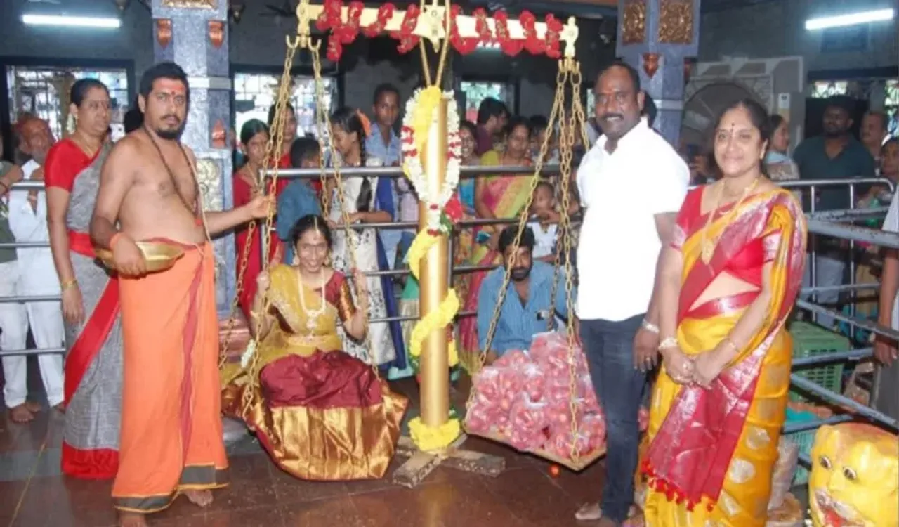 Tomatoes Thulabharam: టమాటాలతో తులాభారం.. ఆ క్రేజ్ అలాంటిది మరి
