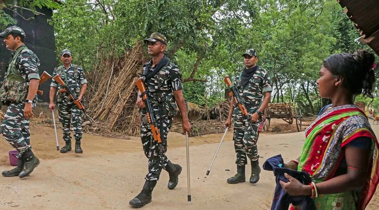 హింసాత్మకంగా బెంగాల్ ఎన్నికల పోలింగ్..అభ్యర్థి ఏజెంట్ కాల్పులు, TMC కార్యకర్త మృతి..!!