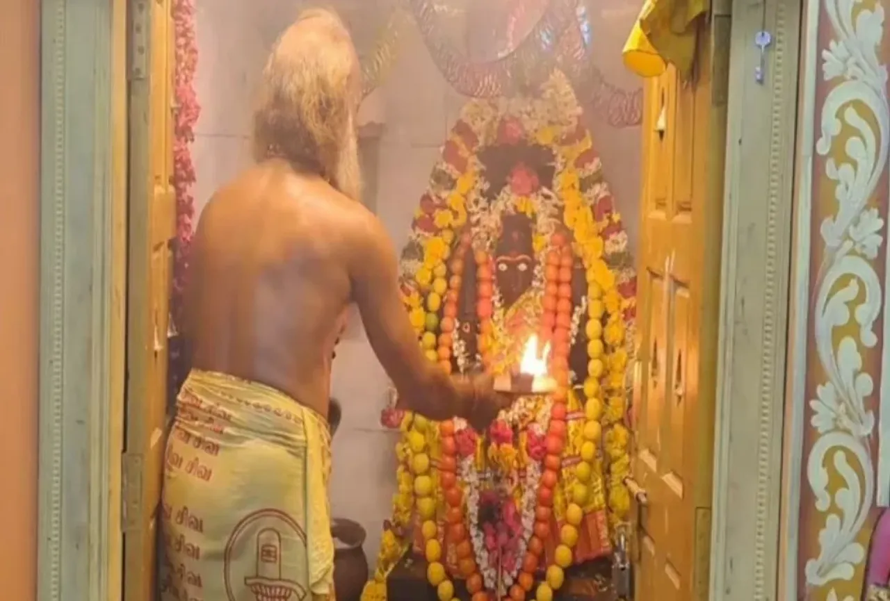 టమాటాల ధర తగ్గాలని.. 508 టమాటాలతో అమ్మవారికి పూజ
