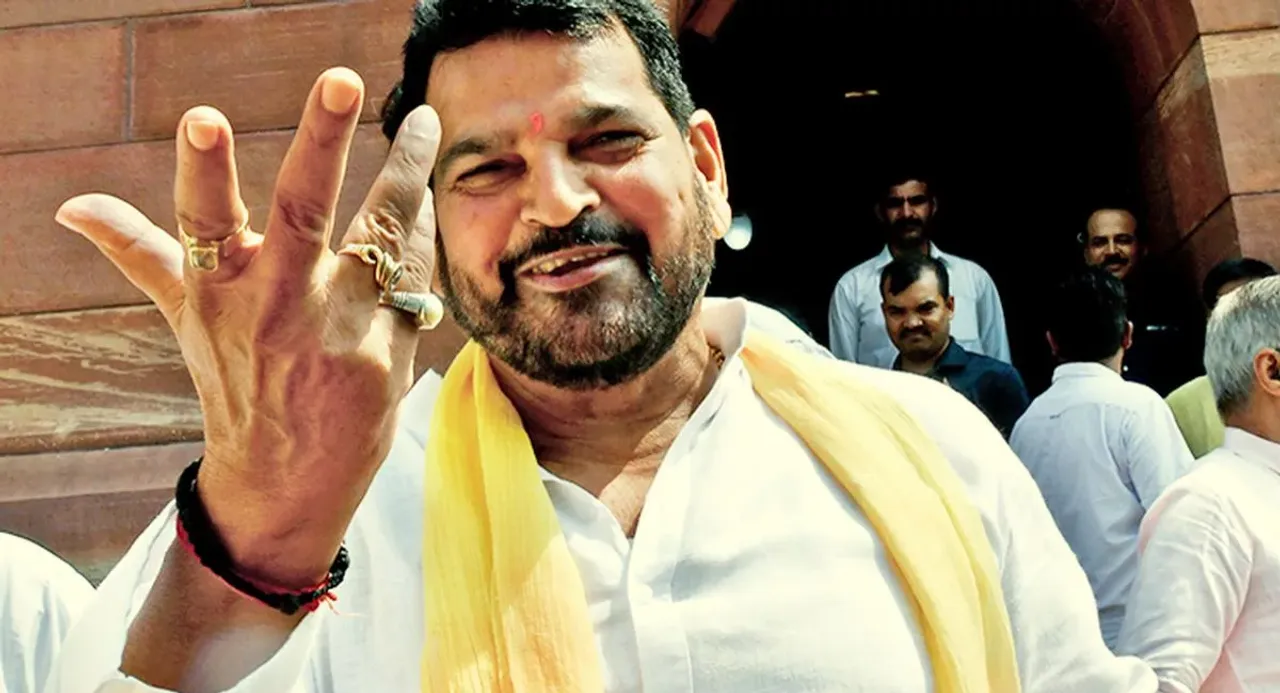 లైంగిక ఉద్దేశం లేకుండా మహిళను కౌగిలించుకోవడం... బ్రిజ్ భూషణ్ తరఫు న్యాయవాది కీలక వ్యాఖ్యలు...!