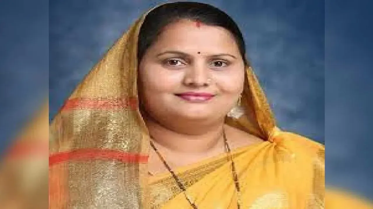 Chhattisgarh : మహిళా ఎమ్మెల్యేపై కత్తితో దాడి..!!