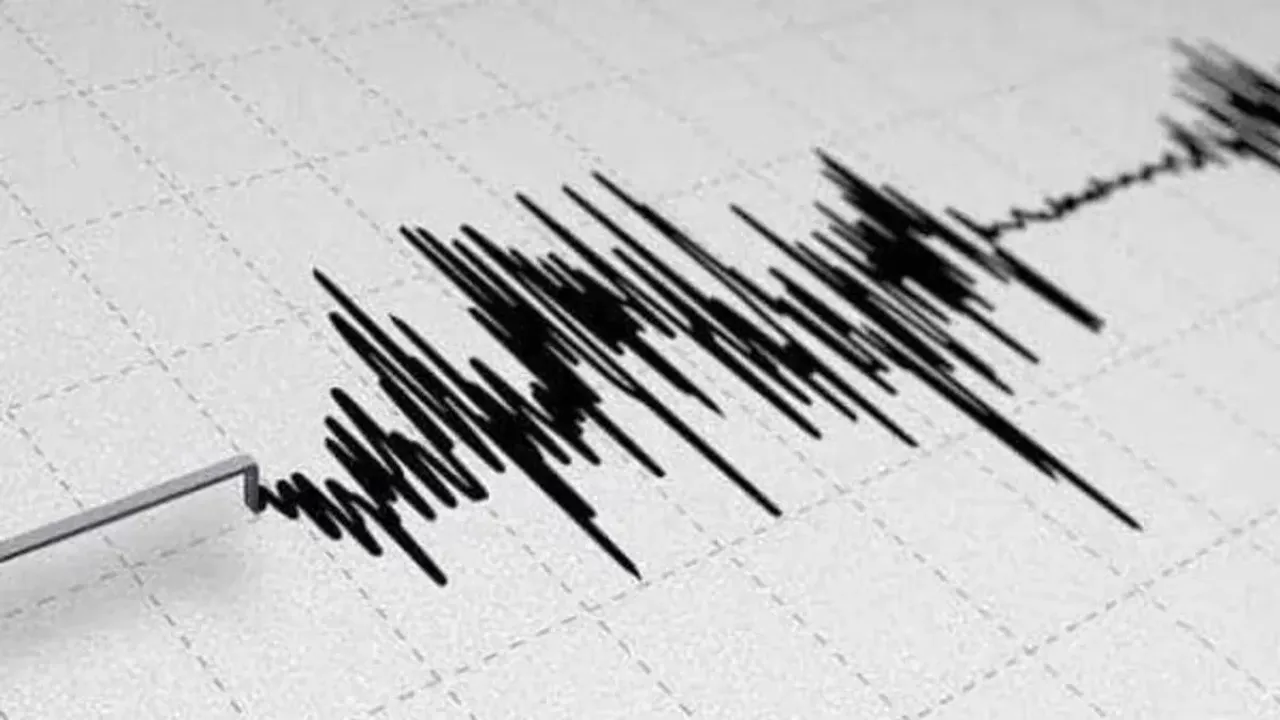 Earhquake In Telagana: వరంగల్‎లో భూకంపం..ఇళ్లలో నుంచి బయటకు పరుగులు తీసిన జనం..!!