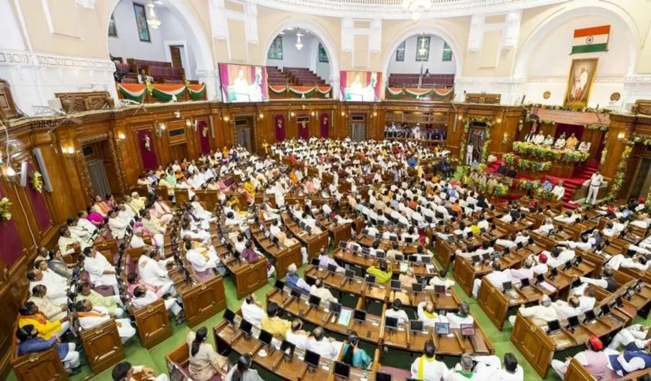 యూపీ అసెంబ్లీలో కొత్త రూల్స్, పేపర్లు చించొద్దు..బిగ్గరగా నవ్వొద్దు..!!