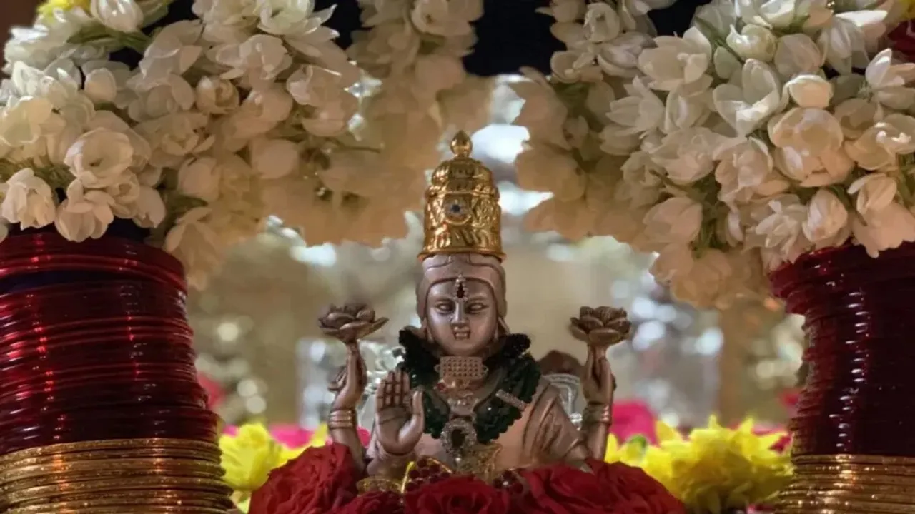 VaralakshmiVratham2023 : వరలక్ష్మి అమ్మవారి  అనుగ్రహం కోసం ఈ  మంత్రాలను పఠించండి..!