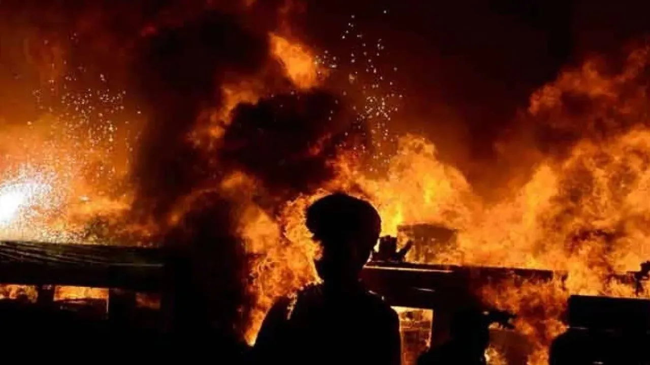 West Bengal : భారీ పేలుడు...8 మంది దుర్మరణం..!!